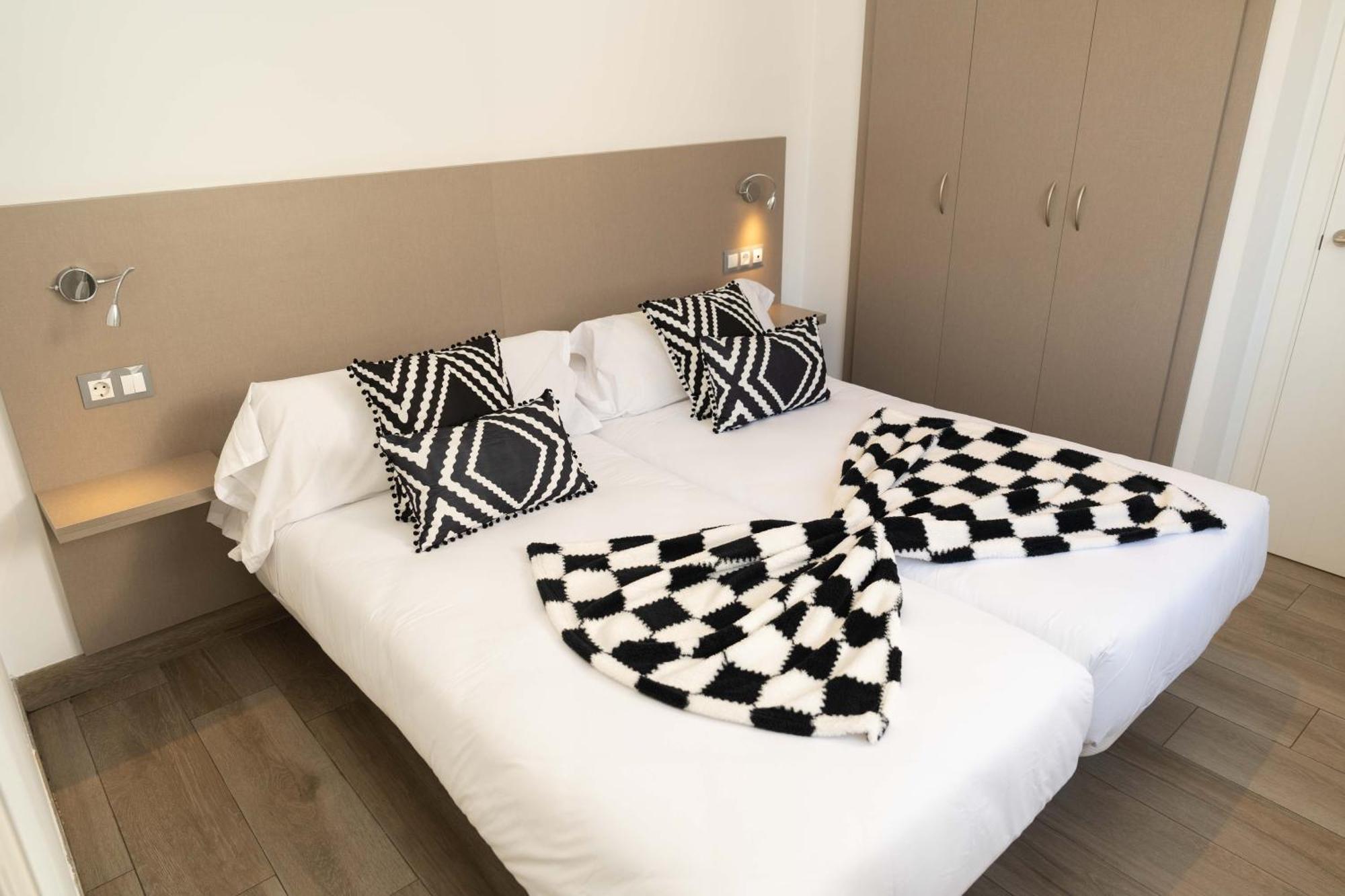Apartamentos Campo Del Principe Granada Bagian luar foto